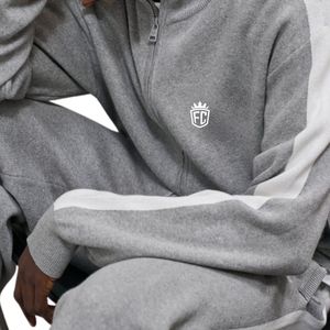 Veste de survêtement grise en maille avec bande latérale, fermeture éclair, style streetwear décontracté, poignets côtelés, maille douce, style athlétique unisexe, coupe confortable Pro - Product Image 4