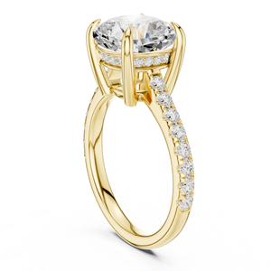 Bague de fiançailles solitaire en or jaune avec diamant de laboratoire taille coussin et bande pavée de diamants - Product Image 3