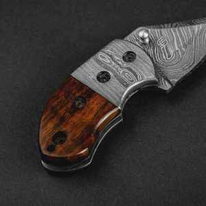 Couteau pliant en acier Damas de haute qualité, au design élégant et tendance, avec manche en bois confortable et prise en main solide, pour usage industriel. - Product Image 5
