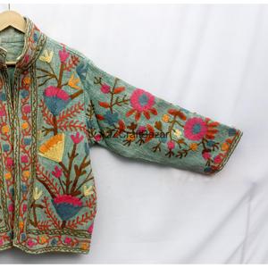 Veste d'hiver pour femme en coton écologique respirant, brodée à la main, style vintage floral Suzani, matelassée TNT, ethnique folklorique bohème - Product Image 2