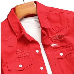 Camisa de Mezclilla Roja Desgastada para Hombre, Manga Corta, con Botones, Estilo Casual Urbano, Desgarrada, de Algodón, para Verano, Corte Regular, para Uso Diario - Product Image 3