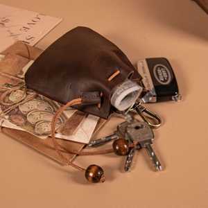 Monedero de Cuero Hecho a Mano, Forma Irregular, Rústico, Portátil, Artesanal, Contenedor de Cuero de Búfalo Natural - Product Image 1