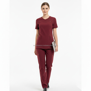 Ensemble de tenue d'infirmière ajustée, uni, sans logo, avec pantalon cargo jogger, mélange rayonne, polyester et élasthanne, marque privée, nouveauté pour le personnel - Product Image 3