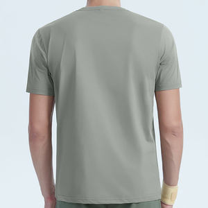 เสื้อยืดคอกลมสีเขียวมะกอกทรงเข้ารูปแขนสั้นสำหรับผู้ชาย - Product Image 3