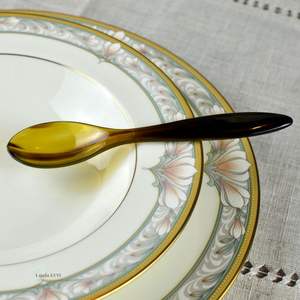 Cuillère en corne de buffle de haute qualité - Écologique et durable, design personnalisable pour la maison, la restauration et la présentation des aliments - Product Image 3