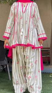 Ensemble indien pakistanais rayé à motifs floraux avec bordure en dentelle, Kurta à manches longues et pantalon Palazzo pour femme, en crêpe naturel, imprimé numérique - Product Image 3