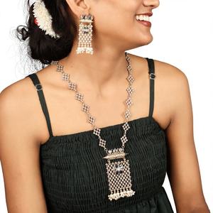 Parure de collier et boucles d'oreilles pendantes pour femme, en laiton plaqué or antique, avec perles Kundan multicolores, motif amoureux, pour mariage, style ethnique traditionnel - Product Image 1