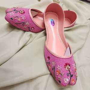 Custom Sizes & Colors Handmade Punjabi Indian Pakistani Khussa Shoes For Women Flat Anti-Slip Comfortable Khussa For Girls - Product Image 4