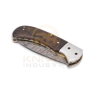 มีดพับเหล็กดามัสกัสทำมือแบบกำหนดเองสำหรับ OEM พร้อมด้ามไม้ |   มีดพกพา EDC ระดับพรีเมียม สำหรับล่าสัตว์ ตั้งแคมป์ และเอาตัวรอด - Product Image 4