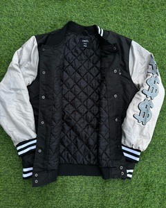Chaqueta Letterman Personalizada de Alta Calidad con Mangas de Cuero Genuino y Lana Texturizada Negra, Chaqueta Bomber de Lujo Extra Grande con Marca Personalizada - Product Image 3