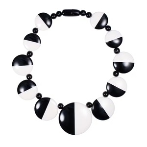 Collier en résine de très bonne qualité, très élégant, pour femmes et filles, à porter lors de fêtes et de mariages, collier en résine multicolore - Product Image 4