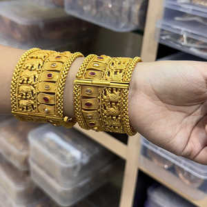 Ensemble de bracelets ouvrables Bijoux fins avec pierre Pota plaquée or Design unique et élégant - Product Image 1