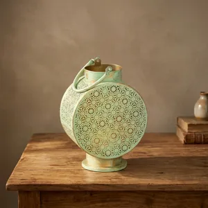Portavelas Redondo de Hierro Verde Menta con Diseño Artesanal, Recortes Florales y Asa para Decoración del Hogar - Product Image 1
