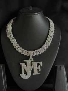 Colgante de Moissanita con Certificación GRA, Plata 925 Bañada en Oro, Estilo Hip Hop Iced Out, Personalizable con Letra/Nombre - Product Image 3