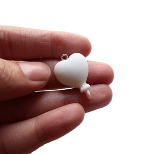 Día de San Valentín corazón blanco globo resina encantos icono de amor icónico con globo blanco para hallazgos y componentes de joyería - Product Image 1