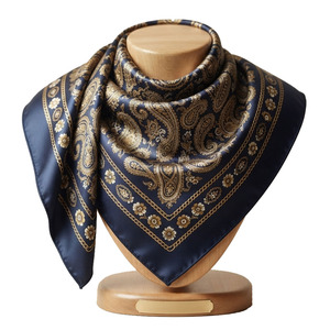 Bandanas vintage imprimées, foulard en coton doux avec motif classique pour coiffure, cou et tenue décontractée en extérieur - Product Image 1