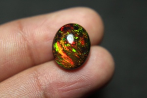 Ópalo negro etíope genuino de 14x11.5x6.5mm, piedra preciosa de 5 quilates, cabujón de ópalo natural multicolor de fuego, corte ovalado, piedra suelta para joyería. - Product Image 4