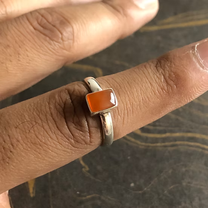Bague en pierre de cornaline naturelle (2,3 grammes) – Lisse, confortable, pour tous les jours et les occasions spéciales - Product Image 4