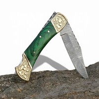 Couteau pliant industriel DIY en acier Damas, manche en bois Pakka gravé en laiton, pointe tombante, verrouillage arrière, 56-58HRC, OEM/ODM