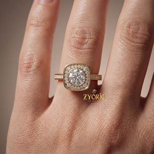 Élégante alliance de mariage en argent 925 avec zircon de laboratoire carré, serti en griffes, pierre latérale 0,40 carat, clarté VS2, plaqué rhodium - Product Image 5