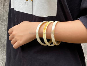 Brazaletes hechos a mano Boho Chic de cuerno de búfalo para mujeres y niñas Nature's Craft con Feng Shui y Love Carving Technique - Product Image 4