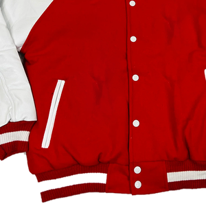 Chaqueta universitaria Letterman de DS Sorority para fundadoras, roja y blanca, con parche de chenilla, bordado 'Greek Life', de lana, cortavientos y térmica - Product Image 3