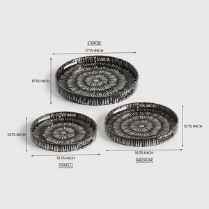 Plateau de service rond noir avec incrustation de coquillages, motif mosaïque soleil éclatant, bord surélevé et poignées latérales pour décoration de table - Product Image 5