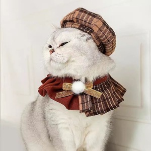 Ensemble chapeau et bavoir à carreaux <span class=keywords><strong>de</strong></span> Noël pour animaux <span class=keywords><strong>de</strong></span> compagnie, accessoire <span class=keywords><strong>de</strong></span> costume pour chien et chat <span class=keywords><strong>de</strong></span> style britannique pour séances photo <span class=keywords><strong>de</strong></span> vacances - Product Image 1