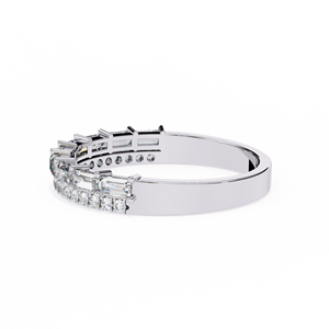 Bague de fiançailles en or avec diamant taille baguette et pierres latérales rondes brillantes, certifiée IGI, style luxe pour femme, plaqué or - Product Image 4