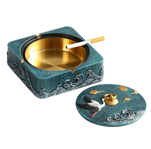 Bandeja cuadrada azul verdoso ornamental con borde dorado y tapa con diseño de grulla disponible a precios de mayorista. - Product Image 1