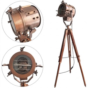 Lampe de sol sur trépied en cuivre finition vintage industrielle nautique, support en bois, décoration rustique pour la maison, éclairage d'appoint pour studio - Product Image 1