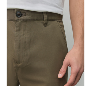 Pantalon chino pour homme en coton et élasthanne, coupe régulière et ajustée, confort extensible, séchage rapide, écologique, respirant, moderne et décontracté - Product Image 2