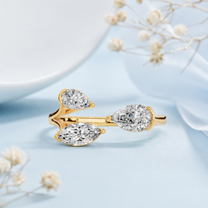 Bague de luxe en or 18 carats avec trois pierres de diamant de laboratoire de qualité supérieure, taille poire ouverte et marquise, couleur D, certifiée IGI, vente en gros OEM, haute joaillerie - Product Image 1