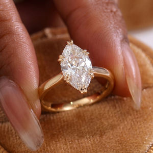 Joyería MAISHA DIAM, Anillo de Compromiso de Oro Blanco, Amarillo y Rosa de 18K con Diamante Cultivado en Laboratorio de Corte Marquesa de 4 Quilates, Certificado por IGI, para Mujer - Product Image 2