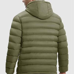 Veste matelassée légère pour homme avec capuche amovible, manteau d'hiver isolé résistant à l'eau avec poignets élastiques et ourlet réglable - Product Image 2