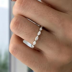 Bague minimaliste éternelle en argent 925 avec moissanite taille marquise, style East West, cadeau romantique pour promesse, fête ou anniversaire - Product Image 1