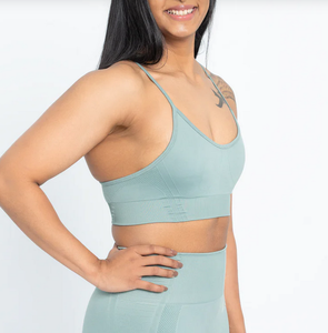 Sujetador deportivo para mujer con tirantes finos Velocity, tela elástica en 4 direcciones con soporte ligero, 93% nailon, 7% spandex, logotipo personalizado OEM. - Product Image 3