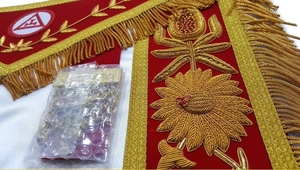 Delantal de Capítulo Masónico Grand Royal Arch, Rojo, con Triple Tau, Insignia y Flecos Dorados, Regalia Masónica, Delantal Ceremonial de Capítulo - Product Image 5