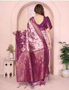 Sari de Seda Banarasi de Primera Calidad con Pallu de Zari Pesado para Novias y Fiestas de Recepción, Disponible a un Precio Competitivo - Product Image 3