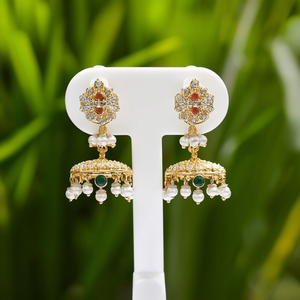 Boucles d'oreilles pendantes Jhumki ethniques vintage plaquées or 14 carats avec pierre et perle - Product Image 3