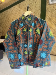 Veste bomber en velours brodée à la main, fabriquée à la machine à tisser manuelle, pour femmes |   Coton respirant écologique brodé de motifs floraux de qualité supérieure pour l'automne - Product Image 6