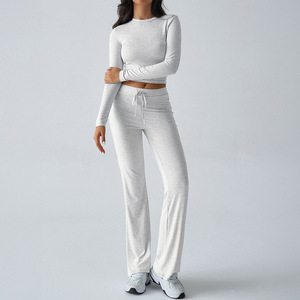 Ensemble de vêtements de yoga pour femmes, deux pièces, uni, haut court sans manches, pantalon large à taille haute élastique, respirant, respectueux de l'environnement - Product Image 5