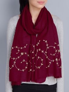 Accessoire de mode : Bordure de hijab et voile à motif floral violet mauve, broderie machine, bord festonné, vente en gros - Product Image 2