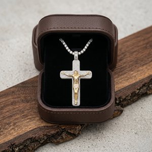 Pendentif Croix Chrétienne Luxe Iced Out en Argent 925 Plaqué Or, Collier Hip Hop Jésus avec Moissanite et Perle d'Eau Douce, Unisexe - Product Image 3