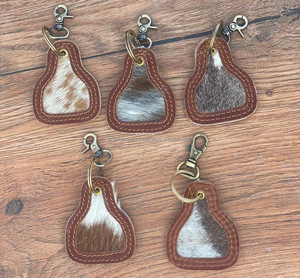 Nuevo diseño Venta caliente pelo en cuero de vaca llavero llaveros de cuero llaveros elegantes forma única llaveros de lujo de cuero - Product Image 5