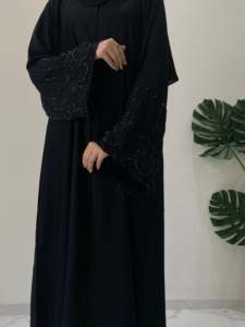 Nouvelle Collection : Abaya Traditionnelle Islamique en Soie Satinée Faite Main, Style Dubaï, Modeste et Magnifique, Vêtement Féminin pour le Printemps, Arabie Saoudite - Product Image 1