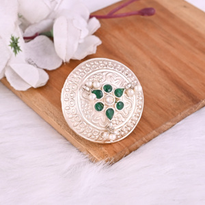 Anillo Grande Ajustable Boho con Diseño Floral de Gemas de Perla y Hidroperlas Verdes - Product Image 2