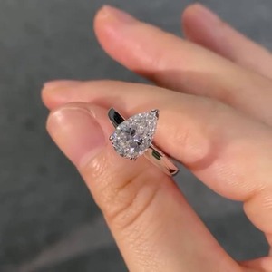 Anillo de Compromiso con Diamante Cultivado en Laboratorio, Corte Pera, Halo Oculto, Solitario en Oro Blanco, con Certificado IGI y Claridad VVS - Product Image 5