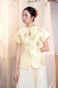 Nuevo Estilo de Blusa Ceremonial Vietnamita para Mujer - Motivo de Diosa Lunar y Conejo de Jade, Patrón Floral de Tulipán KPP24 - Product Image 5