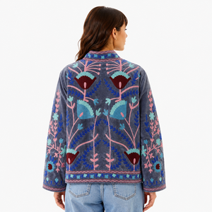 Blouson en velours brodé vintage pour femme avec motif floral Suzani, longueur standard, vêtement d'extérieur écologique pour l'hiver - Product Image 2